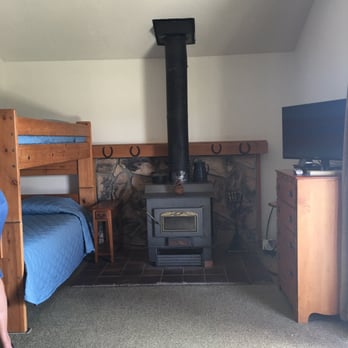 Big Meadow Lodge - Flat screen tv, wood stove and bunk beds off to the left. This is taken from sitting on the queen bed...door to cabin is just to the right. - Hotels Near Me - Bridgeport, California