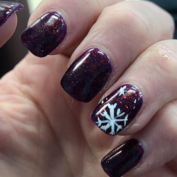 Ocean Nail Spa - Gorgeous xmass mood changing nails. Dark sparkle to bright red. Free hand art. - Nail Salons Near Me - Pocatello, Idaho