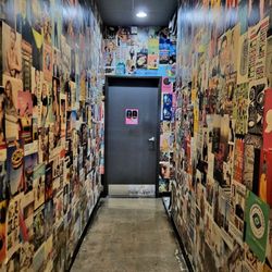 Holdaak Fried Chicken - Corridor to the bathroom looks pretty cool