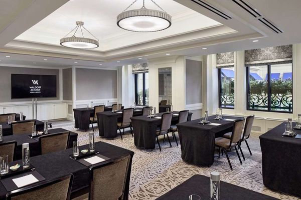 Waldorf Astoria Chicago by null