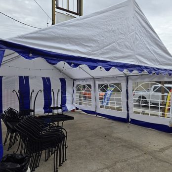 Beirut Bites - Covered outdoor seating - Food Trucks Near Me - Tampa, Florida Beirut Bites - Covered outdoor seating - Food Trucks Near Me - Tampa, Florida
