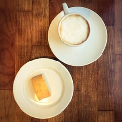 Finess Konditori - Saffrans biscotti och cappuccino