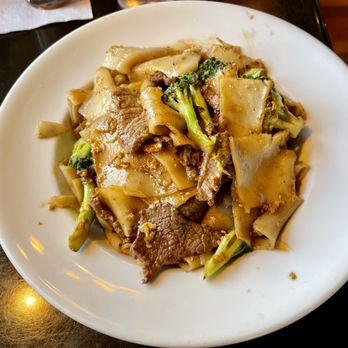 Thai Tanium Restaurant - 11/23/21. L8. Pad See Eaw Lunch Special - Thai Near Me - Gaithersburg, Maryland