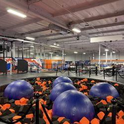 Sky Zone Trampoline Park - Ball pit