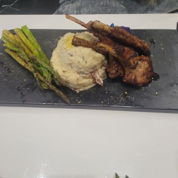 Johnnie Bleu - Lollipop lamb chops, mash potatoes, and asparagus - Sports Bars Near Me - Philadelphia, Pennsylvania