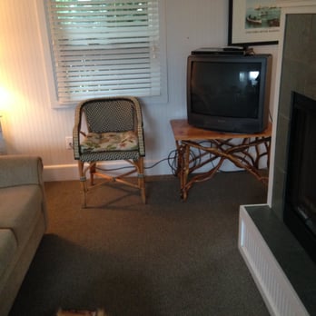 McBee Cottages - Living room - Hotels & Travel Near Me - Cannon Beach, Oregon McBee Cottages - Living room - Hotels & Travel Near Me - Cannon Beach, Oregon