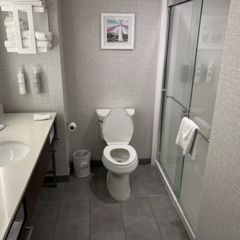 Hampton Inn Biloxi - Bathroom in Hampton inn - Hotels Near Me - Biloxi, Mississippi