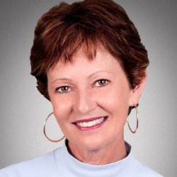Meet Vicki, the owner of Clutter Cutter