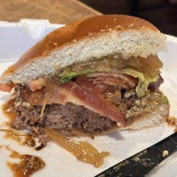 Big Mike's BBQ Smokehouse - Smokehouse Burger