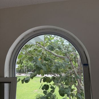 Blue Horizon Windows & Doors - Beautiful one piece window which really makes the place pop - Windows Installation Near Me - Key Largo, Florida Blue Horizon Windows & Doors - Beautiful one piece window which really makes the place pop - Windows Installation Near Me - Key Largo, Florida