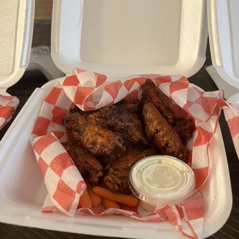 Helen's JAD - Sweet and Spicy Wings - Dive Bars Near Me - North Kansas City, Missouri