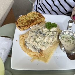 Chicken Stroganoff Crepe Chicken Stroganoff Crepe