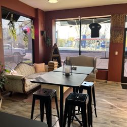 Jade Owl Cafe - Lounge area