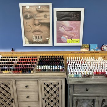 Gold Nails - Nail Salons Near Me - Great Neck, New York