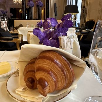 Four Seasons Hôtel George V - Deux croissants. - Hotels Near Me - Paris, 75 Four Seasons Hôtel George V - Deux croissants. - Hotels Near Me - Paris, 75
