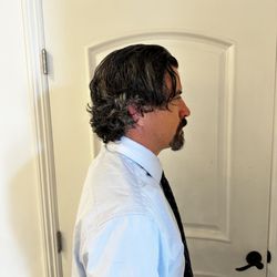 bee studio and barber lounge