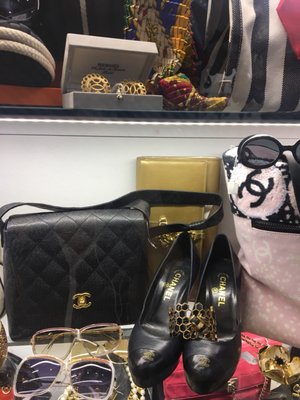 Street Doing Vintage Couture by null