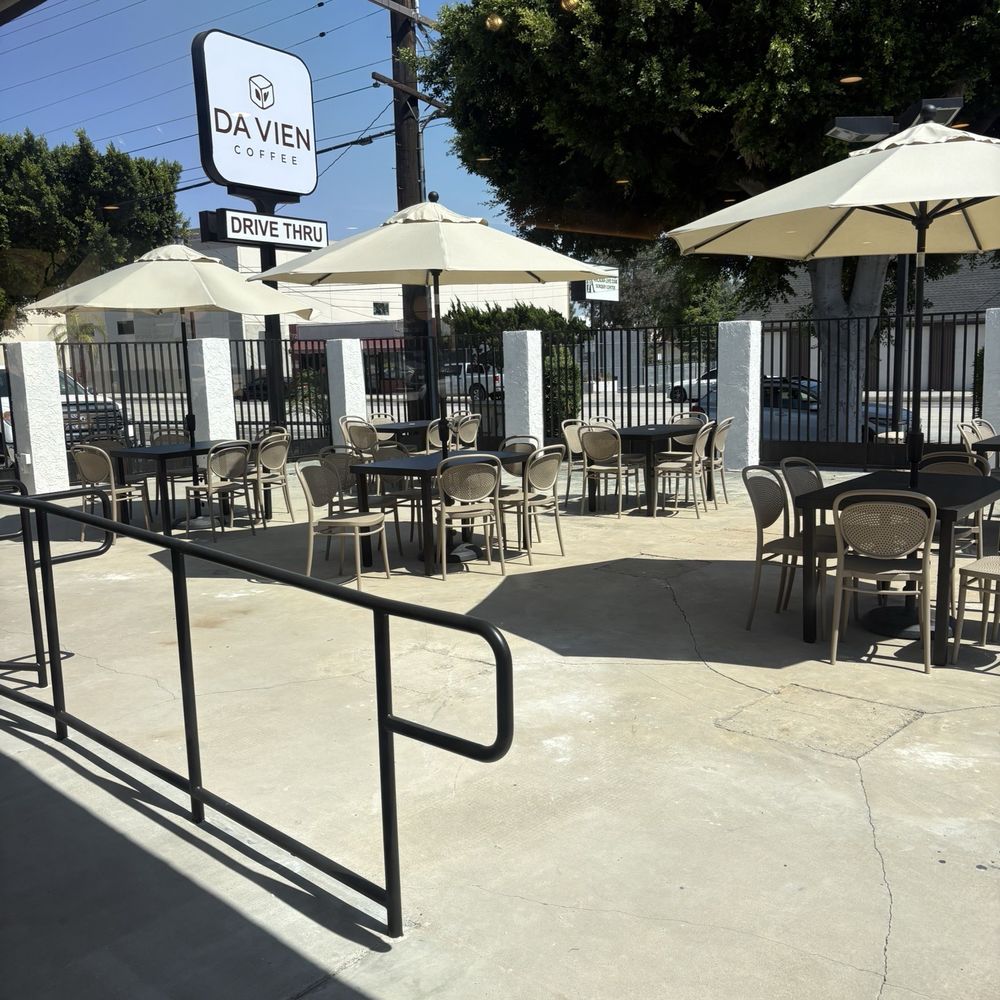 Da Vien Coffee - Happy they opened one by us!  Very big inside with place to sit and enjoy.  They also have settings outside.  Hope they are here to stay! - Coffee & Tea Near Me - Arcadia, California