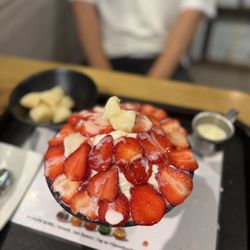 Snow Bowl - Strawberry Bingsoo