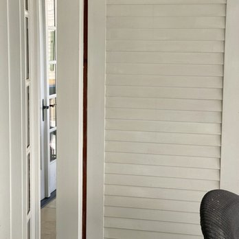 The Sagamore - Neighboring room window and door clearly visible in your balcony area. No privacy. - Hotels Near Me - Bolton Landing, New York