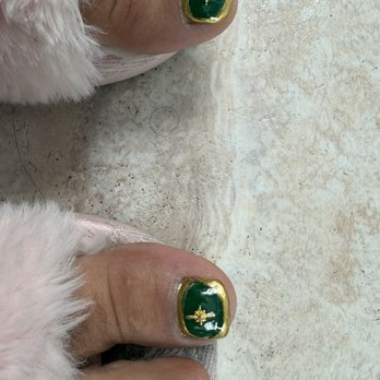 Holly's Nail Salon - This is how the toes came out nothing like the picture after them giving attitude telling me to calm down - Nail Salons Near Me - Holyoke, Massachusetts Holly's Nail Salon - This is how the toes came out nothing like the picture after them giving attitude telling me to calm down - Nail Salons Near Me - Holyoke, Massachusetts