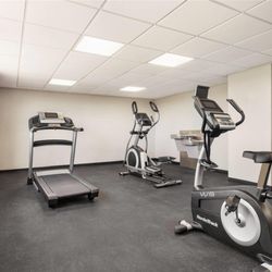Baymont by Wyndham Blackwell I-35 - Health club fitness center gym