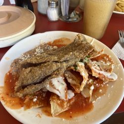 Las Antorchas - Milanesa con Chilaquiles Rojos