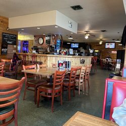Knob & Kettle Restaurant and Lounge - Bar and restaurant