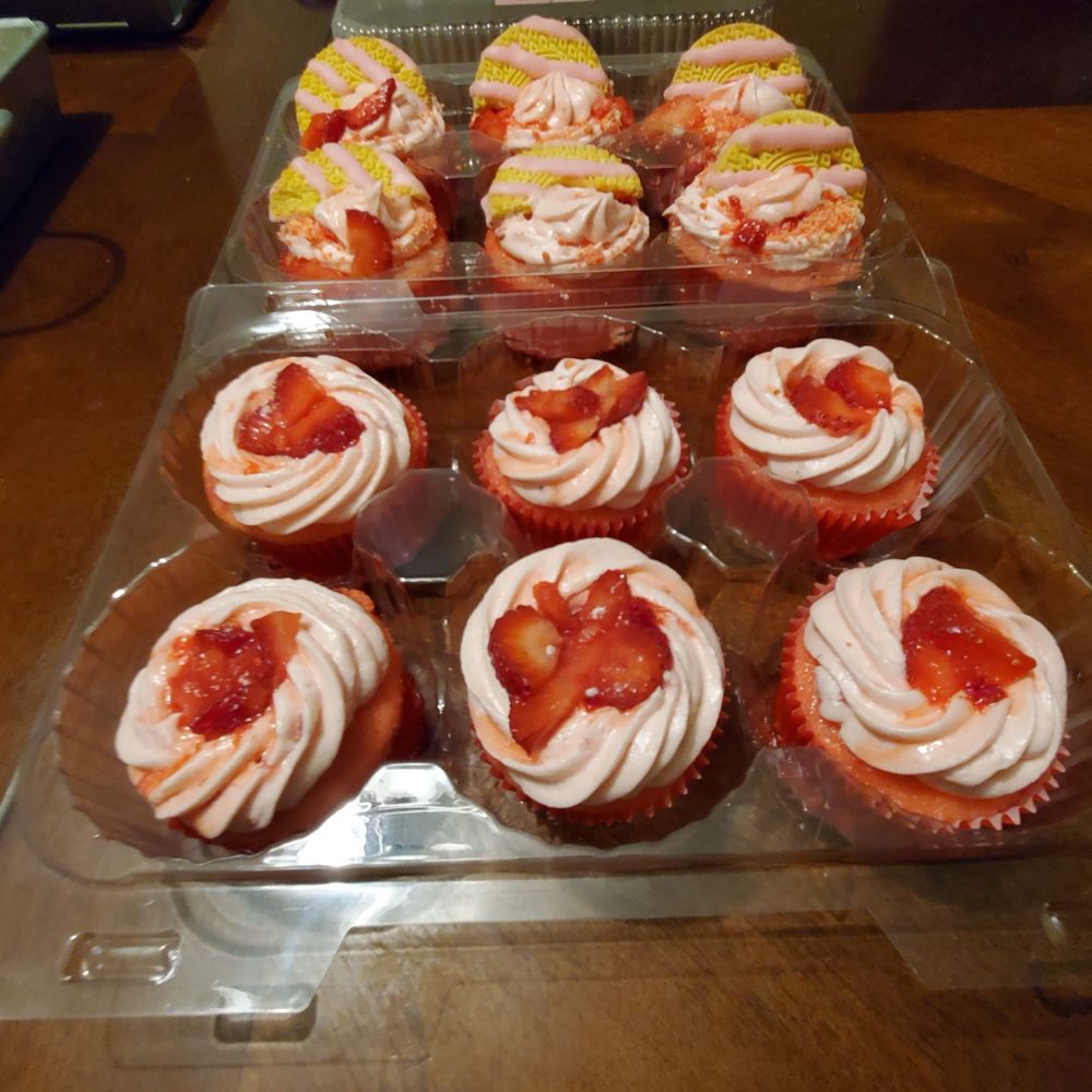 Royal Delights by Zhanae - Strawberry and cheesecake crunch cupcakes - Bakeries Near Me Royal Delights by Zhanae - Strawberry and cheesecake crunch cupcakes - Bakeries Near Me