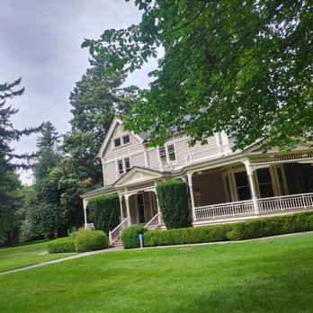 Officer's Row - Landmarks & Historical Buildings Near Me - Vancouver, Washington