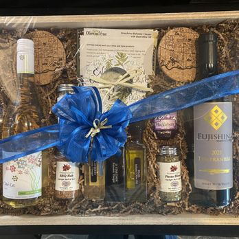 Olive and Vyne - Custom boxes are available to help you give the gift tailored to your recipient! - Olive Oil Near Me - Eagle, Idaho Olive and Vyne - Custom boxes are available to help you give the gift tailored to your recipient! - Olive Oil Near Me - Eagle, Idaho