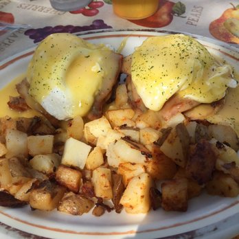 Perry's Main Street Eatery - Eggs Benedict - American Near Me - Poultney, Vermont Perry's Main Street Eatery - Eggs Benedict - American Near Me - Poultney, Vermont