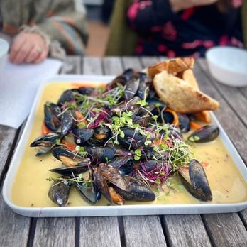 Hochatown Catering Company - a plate of mussels and bread - Personal Chefs Near Me Hochatown Catering Company - a plate of mussels and bread - Personal Chefs Near Me