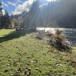 Eagle Rock Lodge - Short walk down to the river