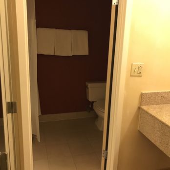 Courtyard by Marriott Chicago O'Hare - Bathroom - Hotels Near Me - Des Plaines, Illinois Courtyard by Marriott Chicago O'Hare - Bathroom - Hotels Near Me - Des Plaines, Illinois