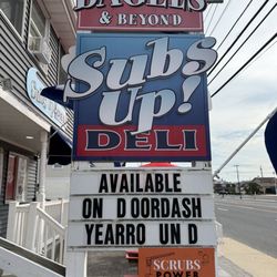 Bagels & Beyond - Sign.
