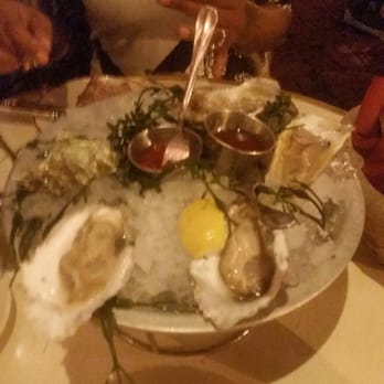 Le Diplomate - Variety of oysters - Brasseries Near Me - Washington, DC, District of Columbia