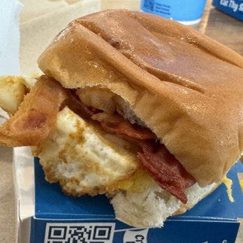 White Castle - Bacon, egg, and cheese breakfast sandwich - Burgers Near Me - Kissimmee, Florida White Castle - Bacon, egg, and cheese breakfast sandwich - Burgers Near Me - Kissimmee, Florida
