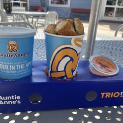 Auntie Anne's - Trio