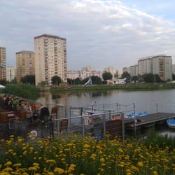 Park nad Balatonem - Widok na taras Cafe Balaton i na jeziorko.
