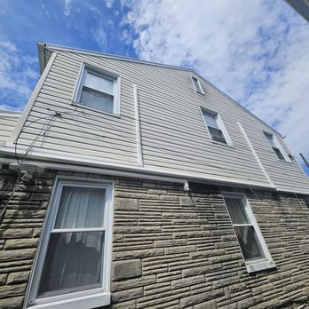Ecoair MJ - Channels neatly placed to make it look clean with the siding. - Heating & Air Conditioning/HVAC Near Me - Flushing , New York Ecoair MJ - Channels neatly placed to make it look clean with the siding. - Heating & Air Conditioning/HVAC Near Me - Flushing , New York