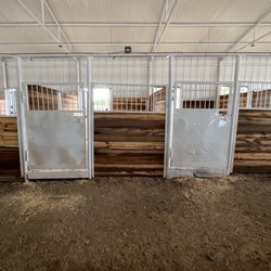 4 Hearts Ranch - Lakeview Barn