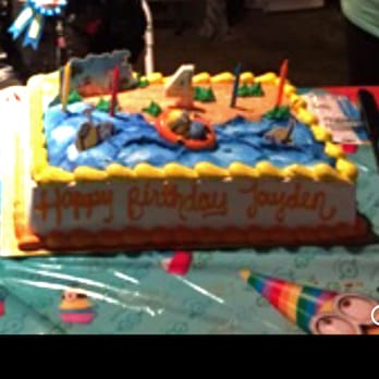 Karina's Bakery - Minion cake - Bakeries Near Me - Mundelein, Illinois