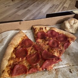 Pepperoni pizza Pepperoni pizza