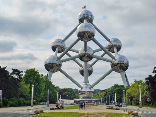 Atomium by null