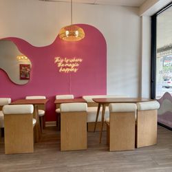 Mai Açaí - Main indoor seating