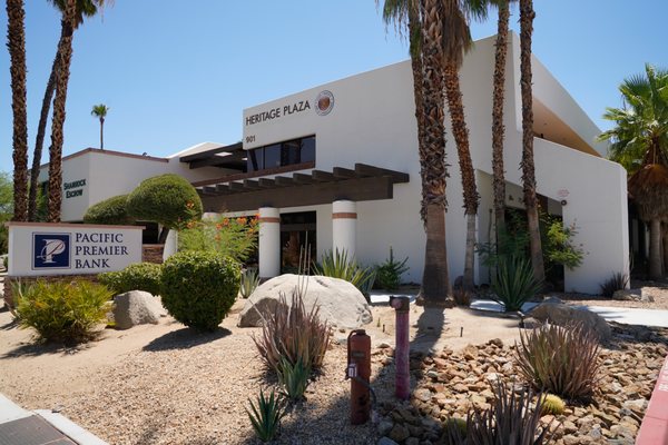 PACIFIC PREMIER BANK - Updated July 2025 - 10 Photos & 17 Reviews - 901