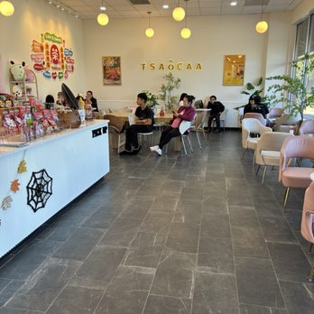 Tsaocaa - Waiting/dining area. Fun! - Bubble Tea Near Me - Huntersville, North Carolina