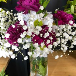 Heavenly Decor and Flowers - Pick up premade arrangements