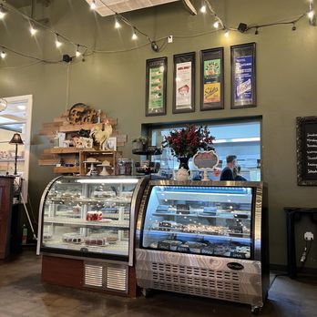 Plowman's Kitchen - Cake/pie case - American Near Me - Taylor, Texas